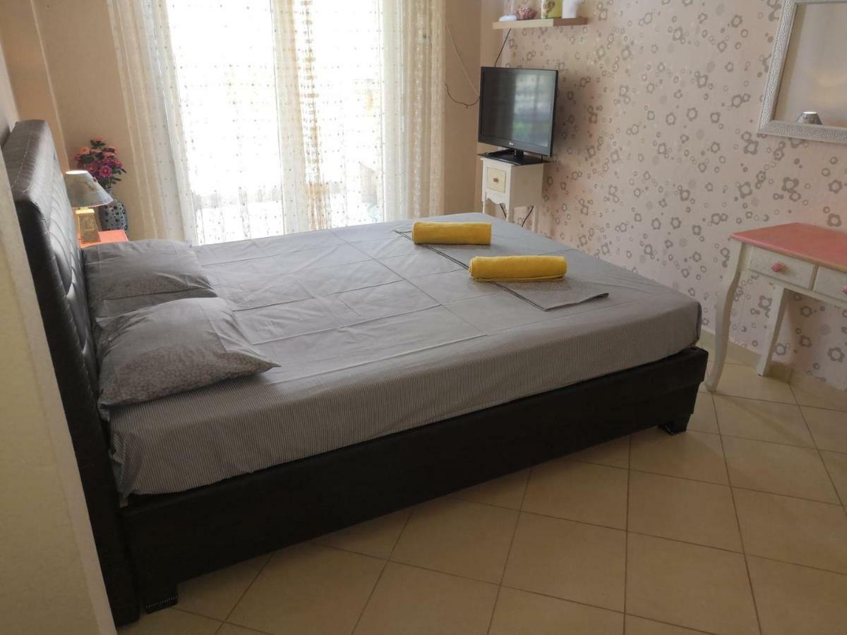 Brick Apartment Nea Peramos (Macedonia) Exterior foto